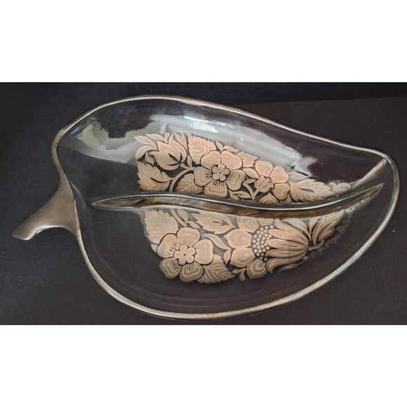 Vintage Georges Briard Divided Relish Dish, Leaf Shaped Gold Accents - Picture 2 of 5